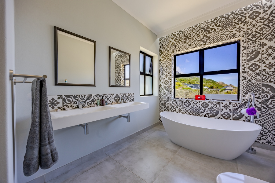 4 Bedroom Property for Sale in Crofters Valley Western Cape